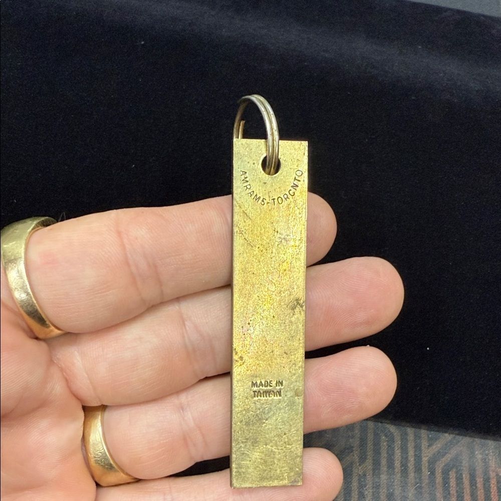 Vintage Amrams Toronto Gold Ruler Keychain - Picture 2 of 2